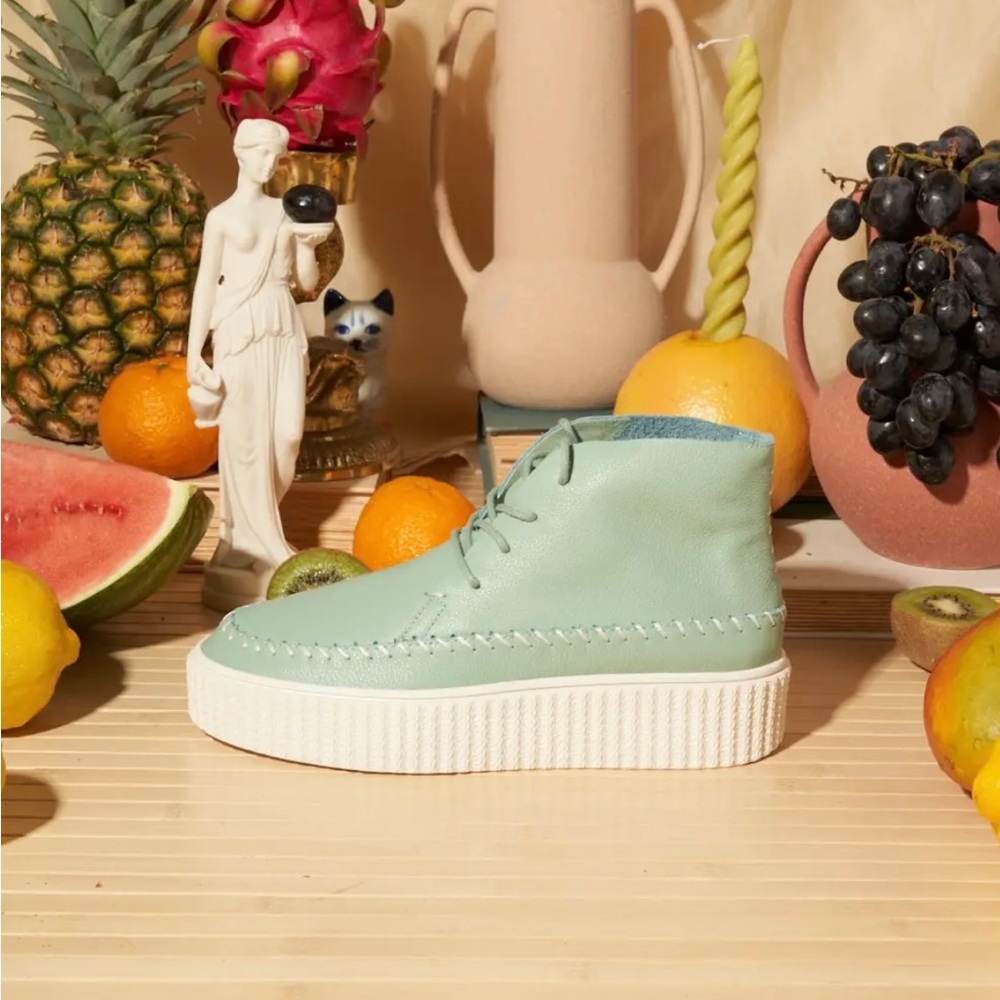 Like New Charlotte Stone Shoes - Darcy (Comet)